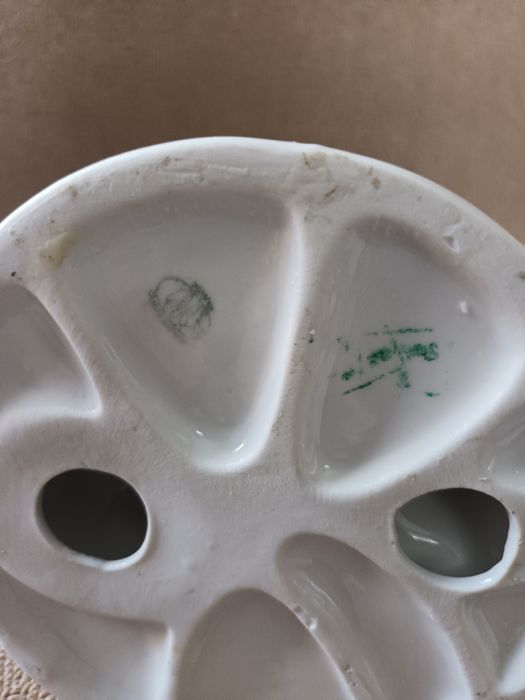 Голяма порцеланова фигура.