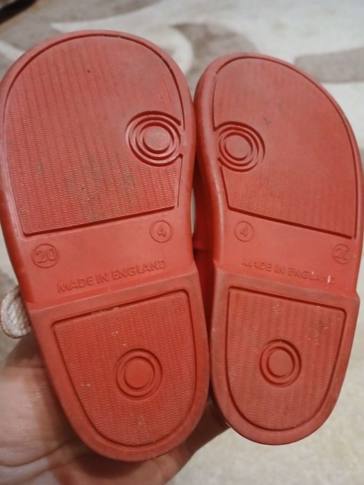 Pantofi fetita eleganți aproape noi