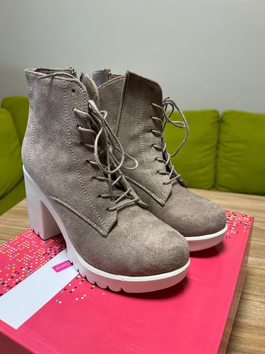 Дамски боти от естествен велур