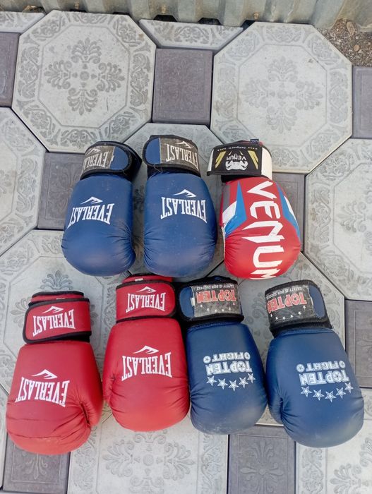 Боксерские перчатки