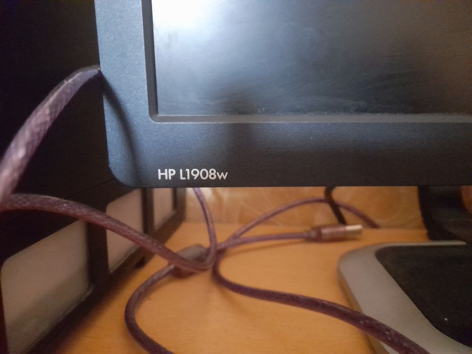 Продается монитор работает 60гц