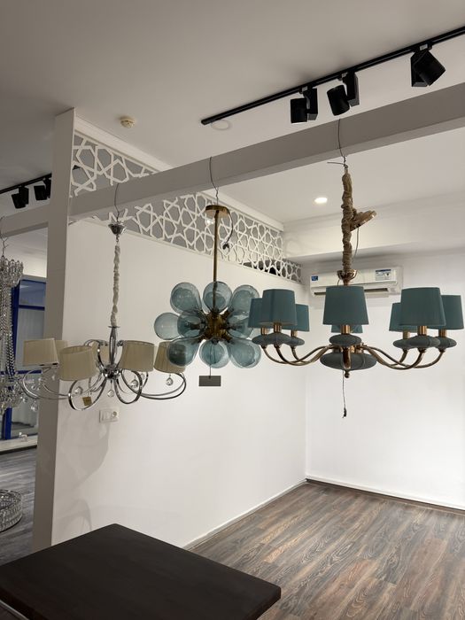 Продаются люстры и светильники