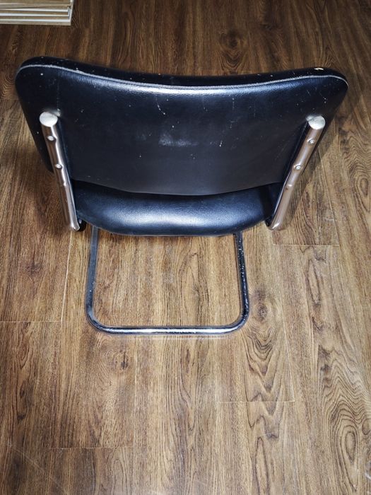 Продам стул офисный