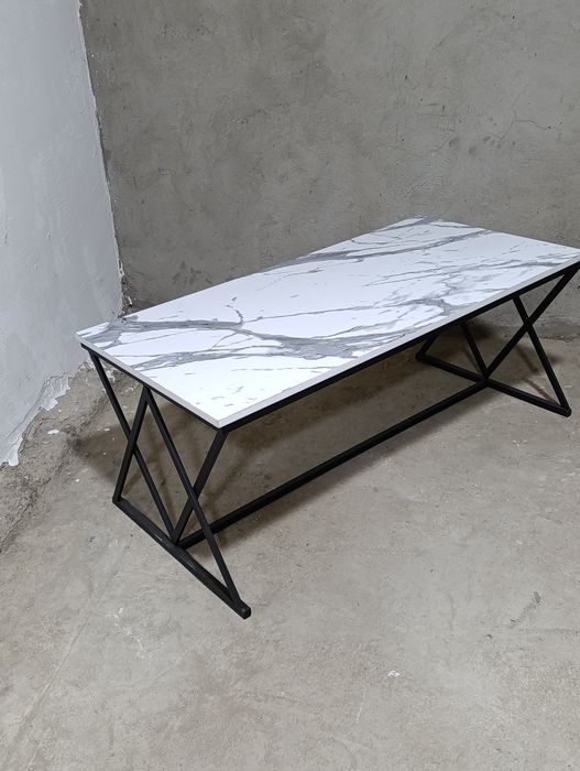 Jurnalniy stolik loft