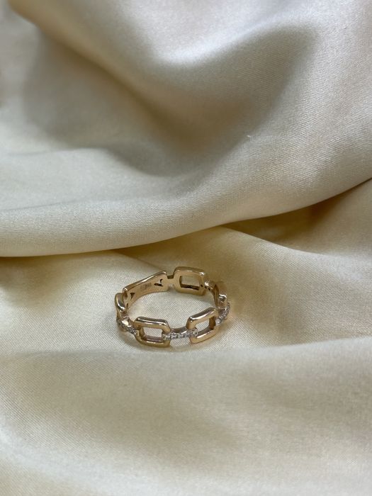 Золотое кольцо с фианитами