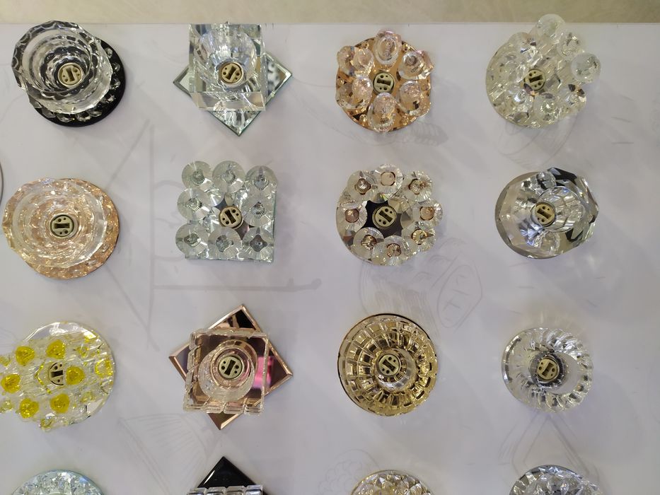 Потолочные светильники, споты ,софиты