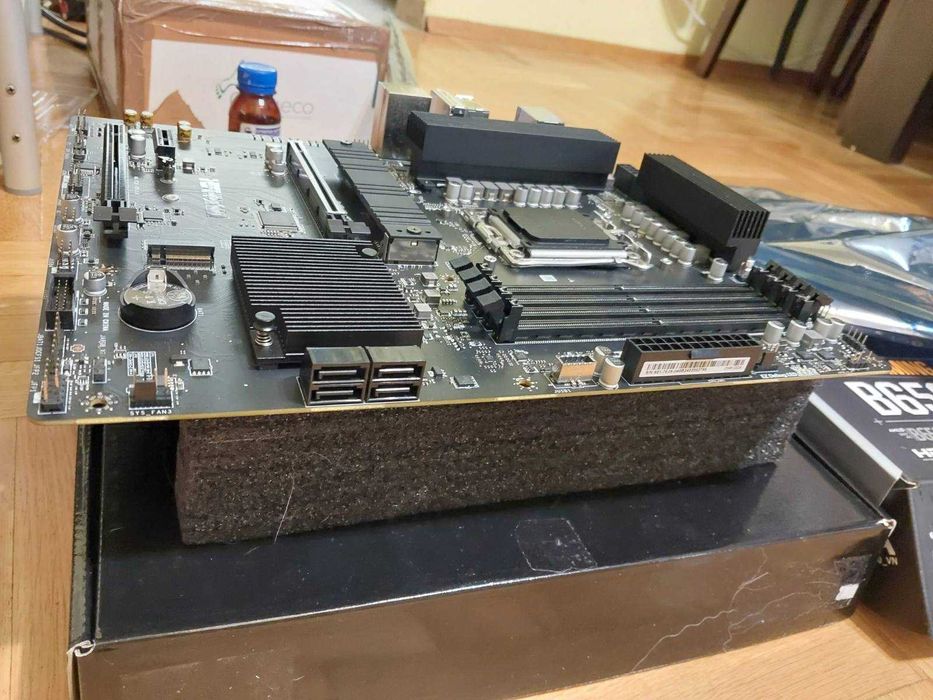 AMD Ryzen 9 7950X + MSI Pro B650-S Wi-Fi