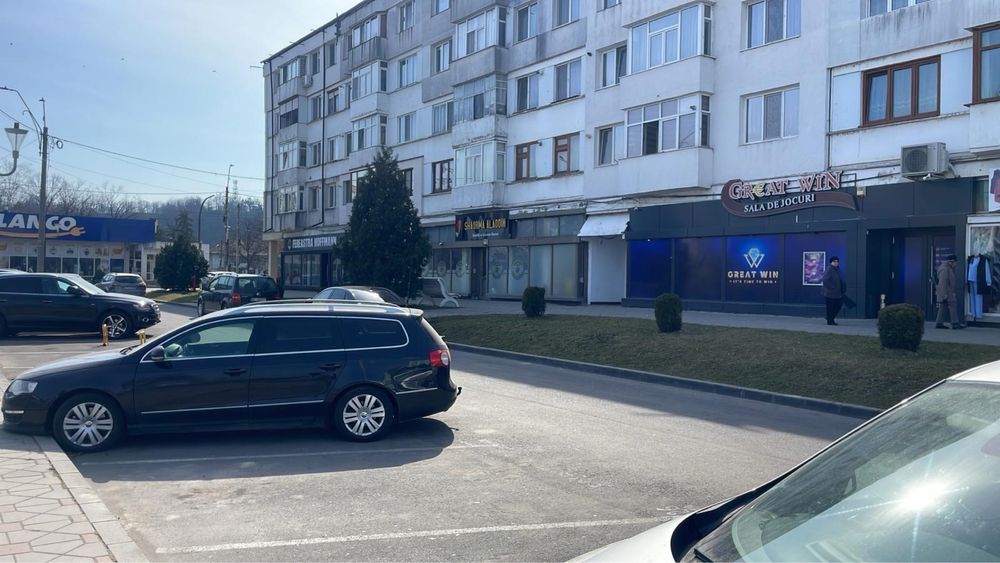 Spațiu Comercial Onești Ultra Central De vânzare/De închiriat