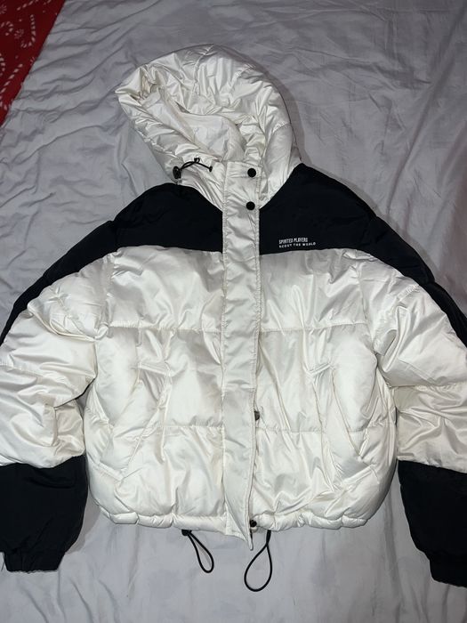 Продавам яке bershka