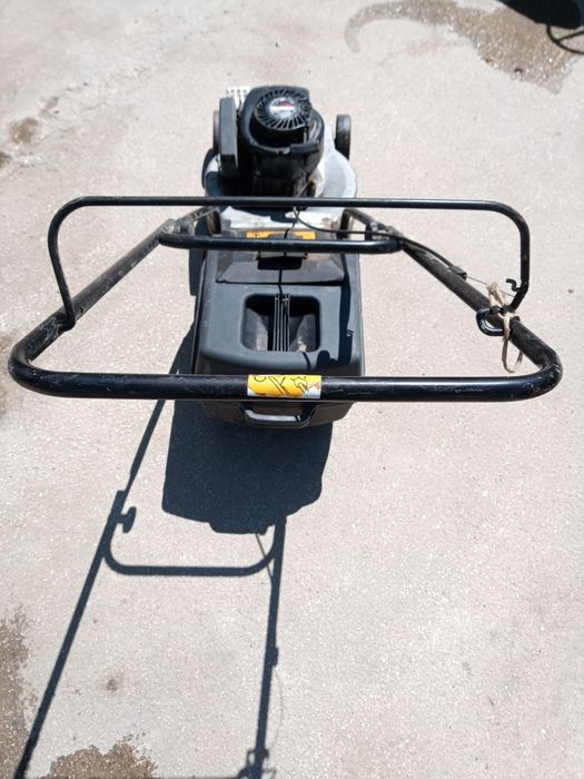 Продавам бензинова косачка uniropa power