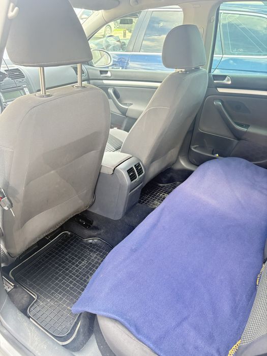 Golf 5 , 1, 9 tdi . 2008 , masina foarte bine intretinuta.
