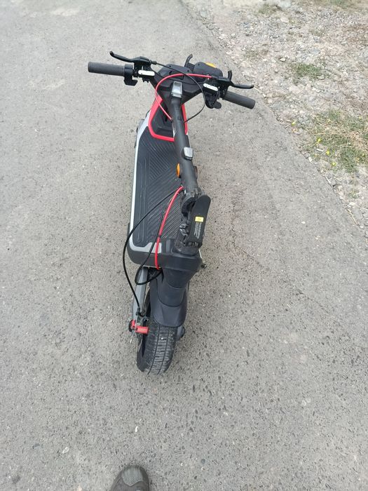 Продам самокат Ninebot p100su
