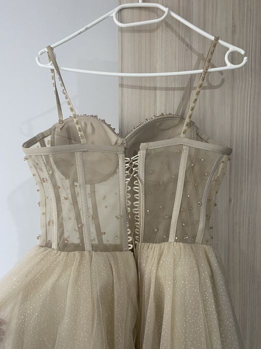 Бална рокля и чанта – елегантна и стилна