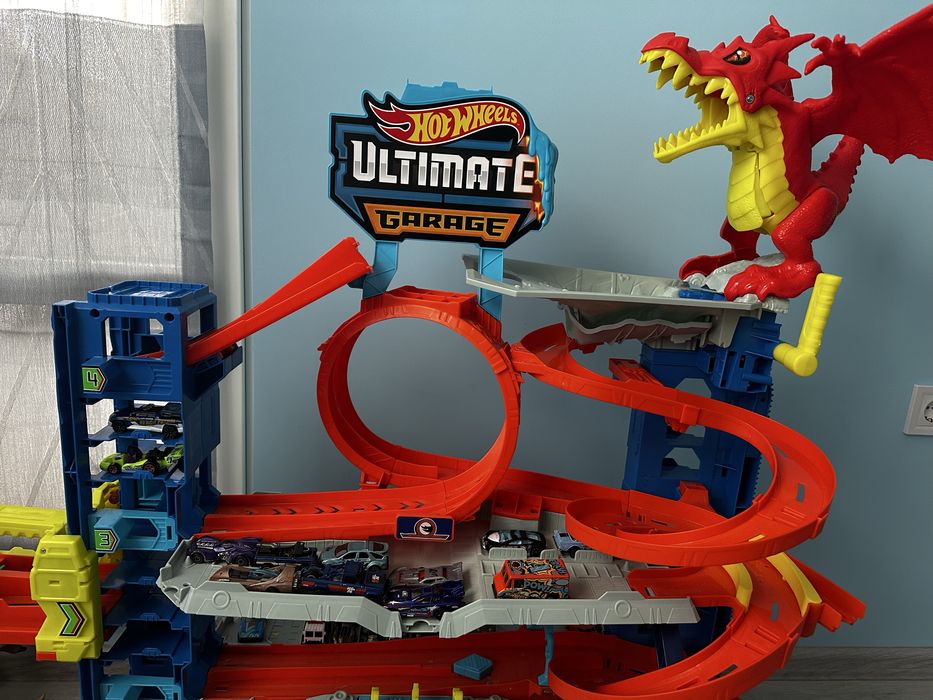 Мега гараж Hot wheels с дракон + колички