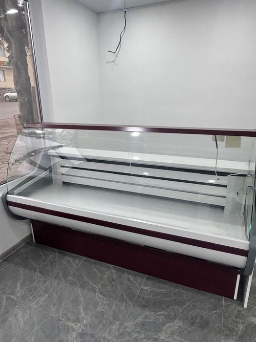 Продам витринный холодильник