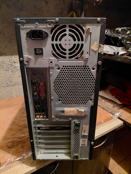 2 комплекта комп + монитор , мишка и клавиатура.