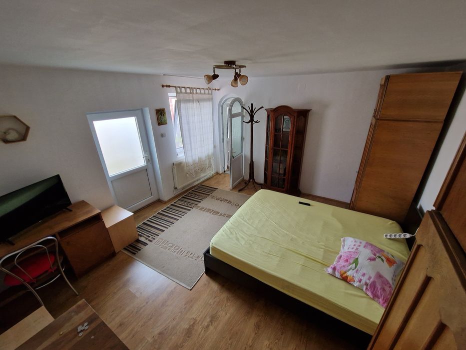 Inchiriere apartament  2 camere la curte cu terasa propie , Blaj, str. Crisan