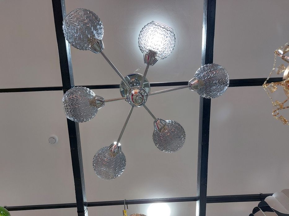 Продам подпотолочную люстру