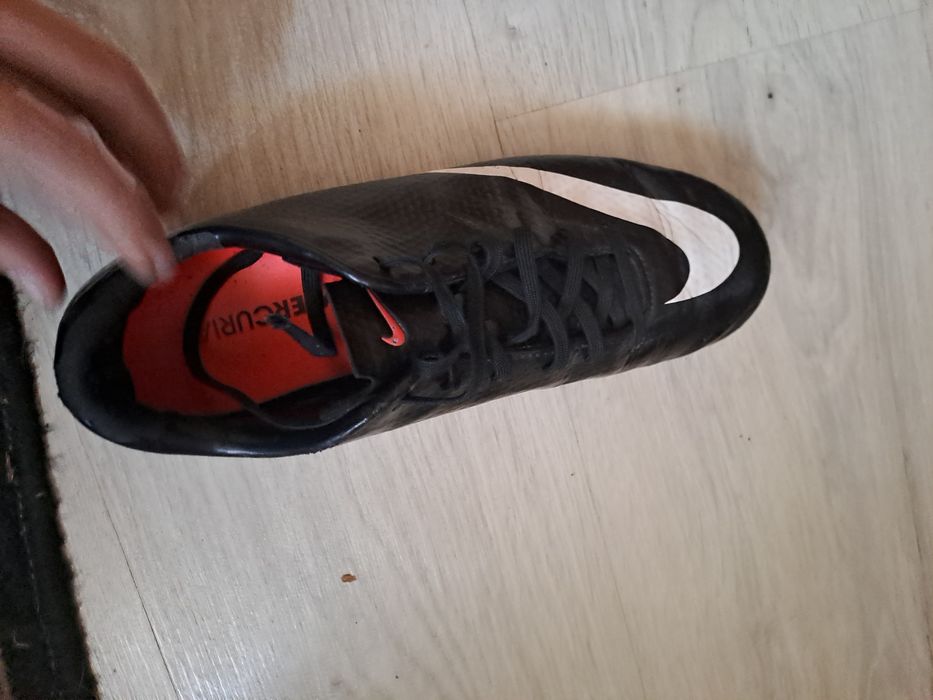 Бутони на nike mercurial