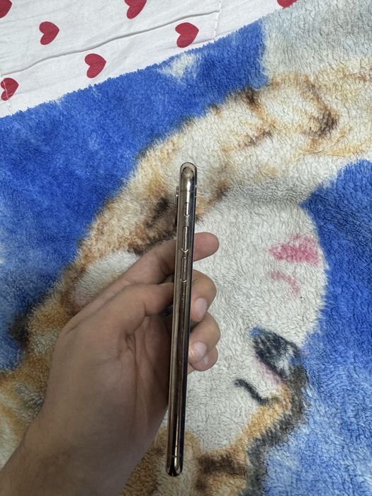 Продам Iphone XS