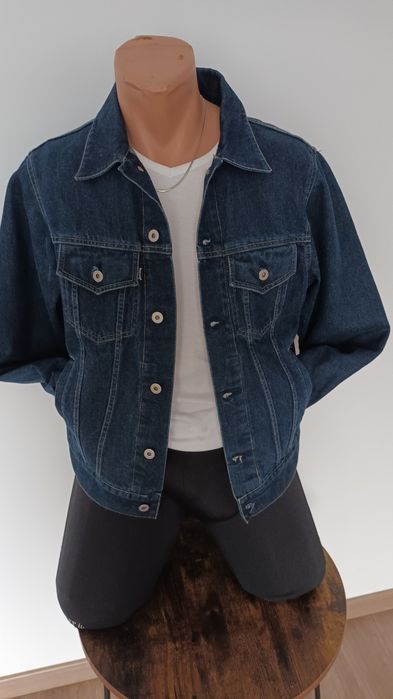 Vând geaca de blugi unisex