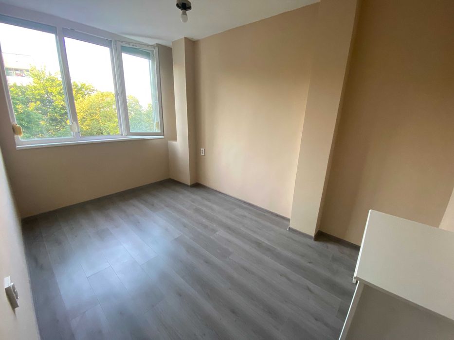 Продава се Тристаен апартамент в Силистра, Север - 65 кв.м за 1354 €/кв.м - Снимка #3