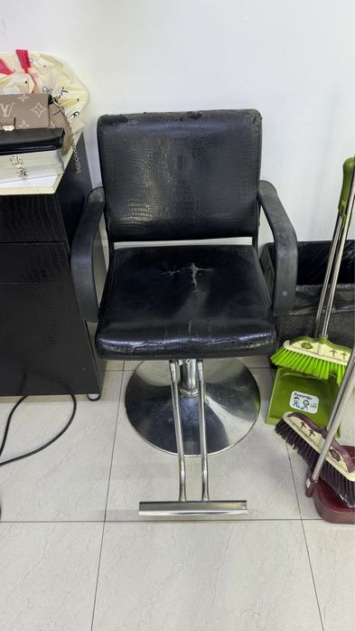 Прлдается кресло