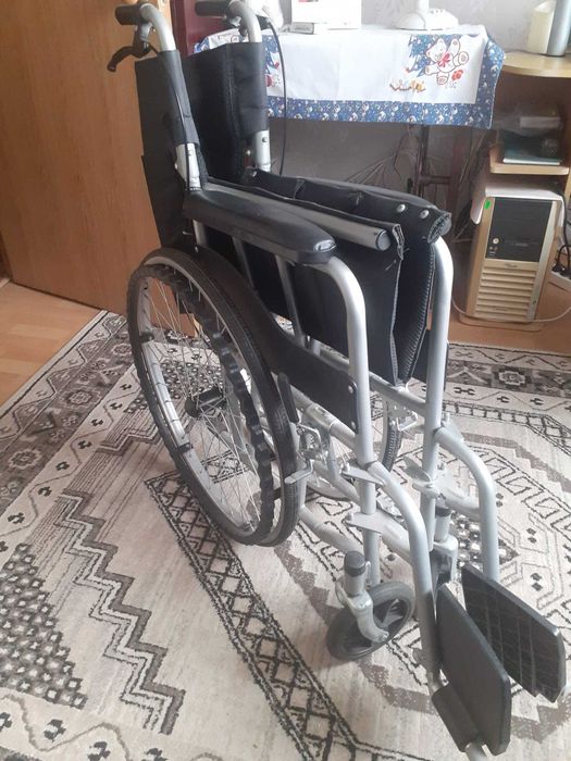 Carucior cu rotile pliabil