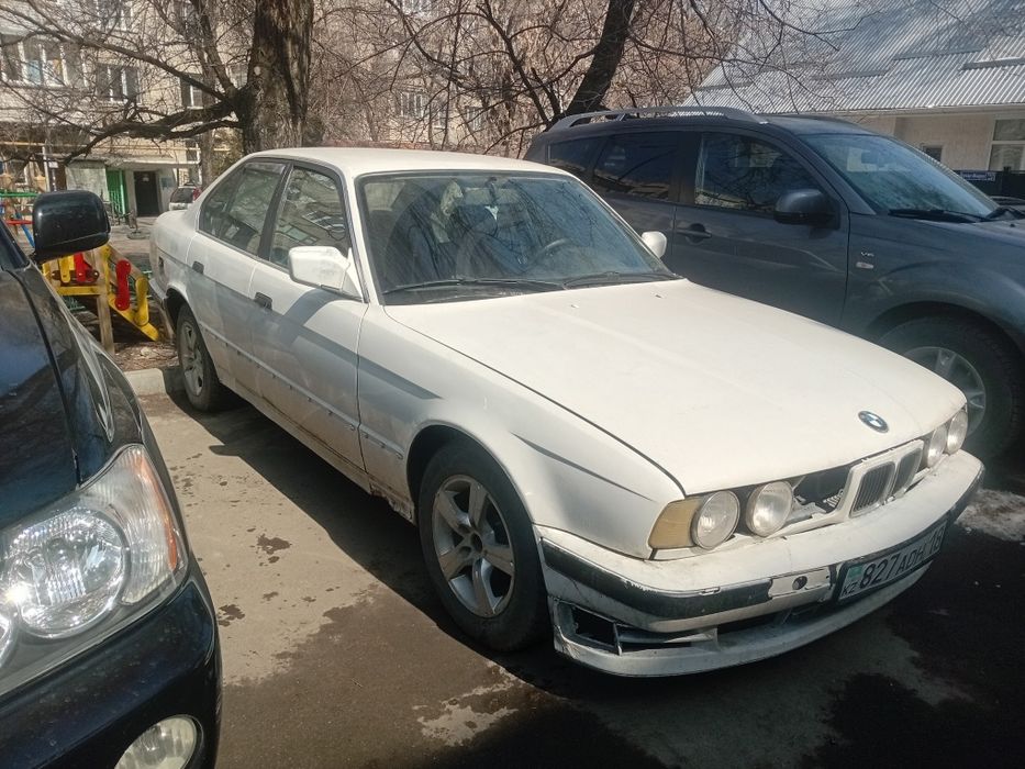 Продам машину бмв 520