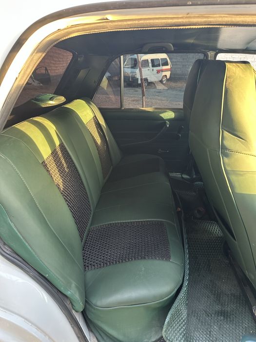 Vaz 2106 sotiladi