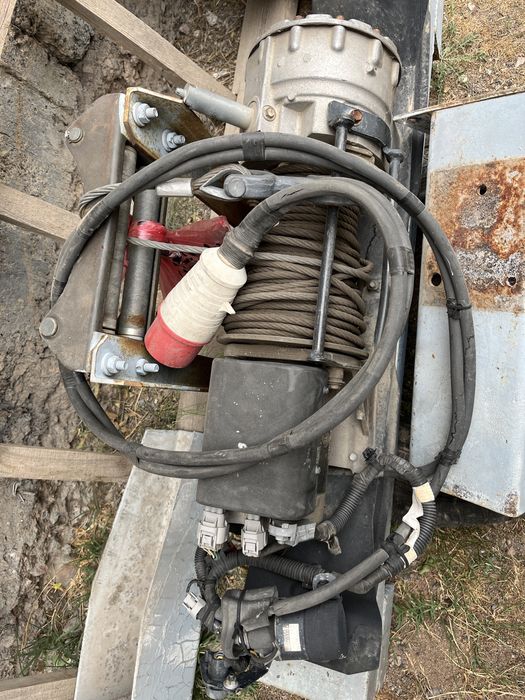 Эвакуатор лебедка 12 в