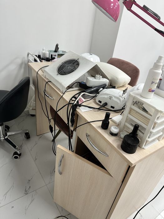 Продается срочно мебель для салона