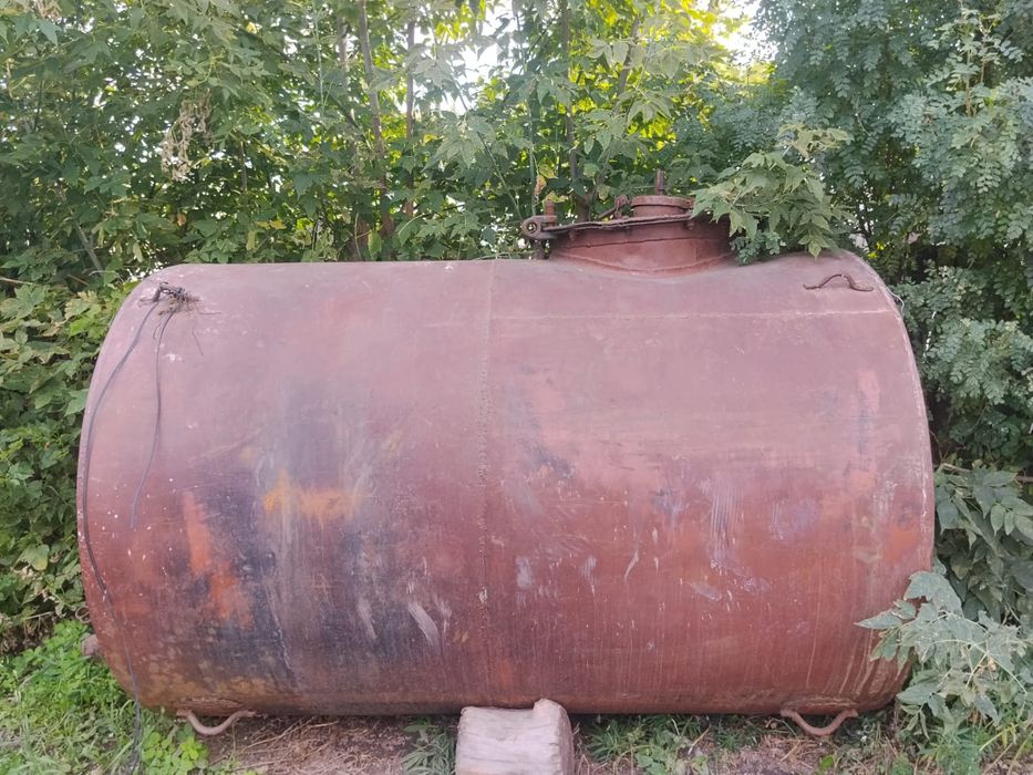 Продам  ёмкость  цена 200000тг есть торг