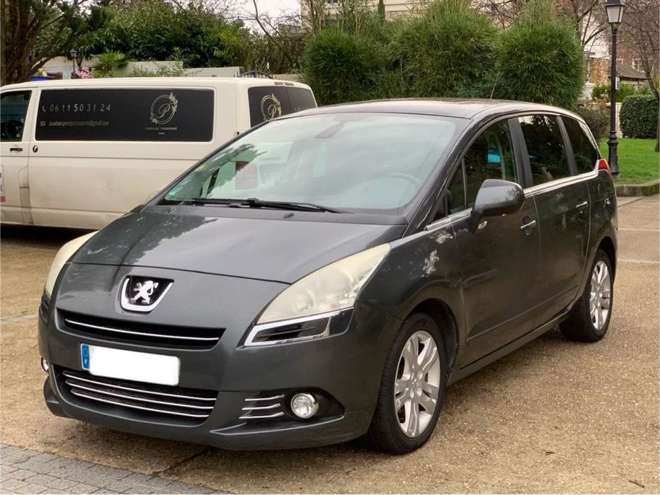 Vând peugeot 2010 manulal