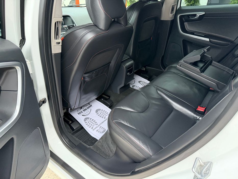 Volvo XC60/ Ocean Race/  AWD/ 2.4 190 cp/ Garantie 12 Luni/ Rate fixe avans 0%