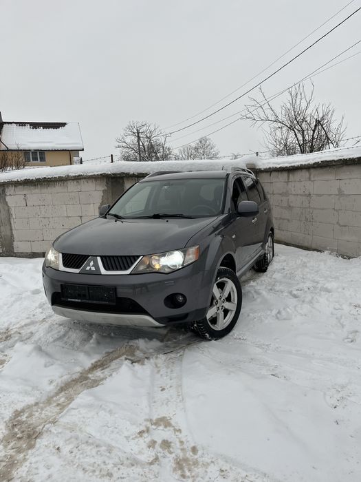 Vând Mitsubishi Outlander 2.0 d 4x4