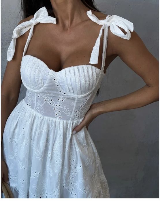 Лятна бяла рокля