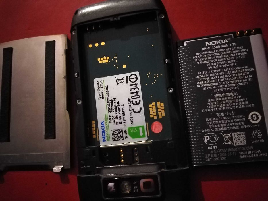 Telefon NOKIA E71 Metalic Business  Colectie Finland