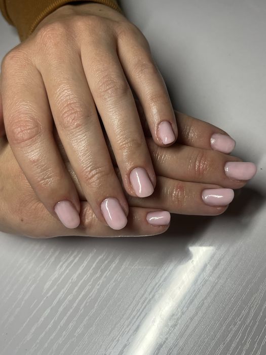 Manichiura gel (80 lei )si semipermanenta la pret acesibil