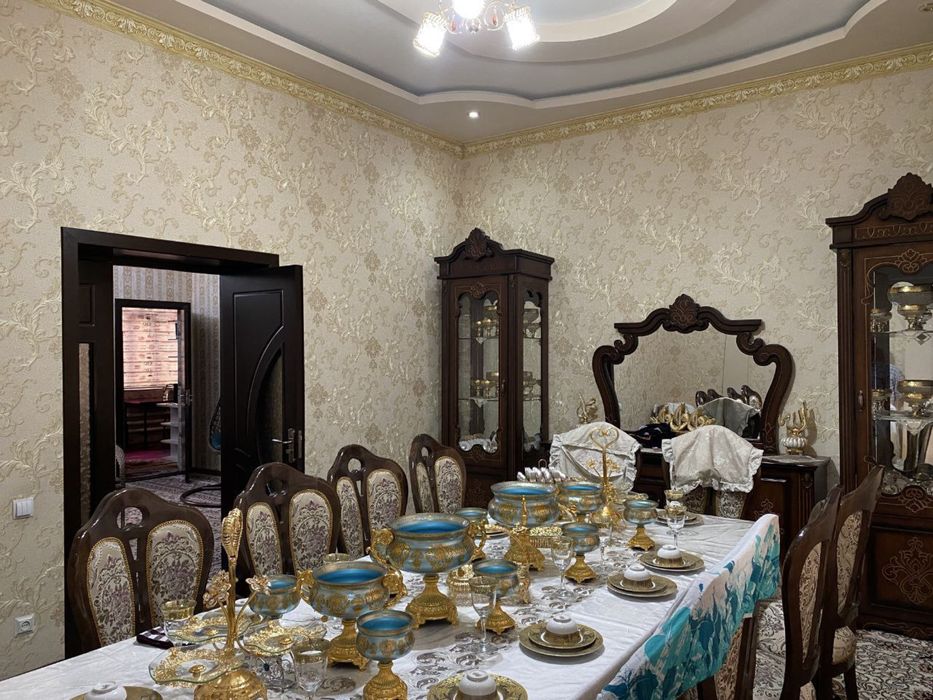 Yangi hayot tumanida 15 xona uy sotiladi 6 sotix yer narxida