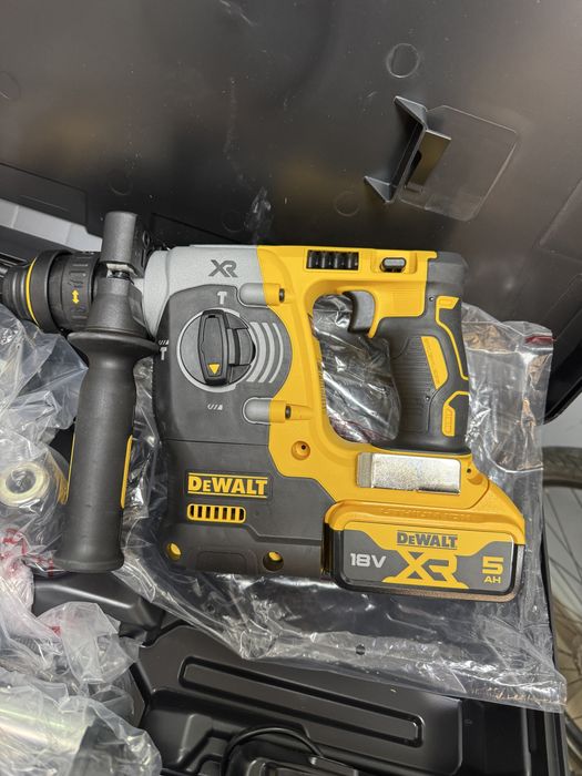 Ciocan rotopercutor cu aspirator Dewalt DCH275
