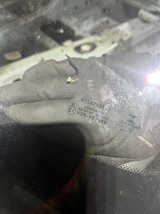 Предно стъкло бмв 1 ф20 ( predno styklo bmw 1 f20 )