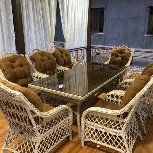 Ratan kachela va stol