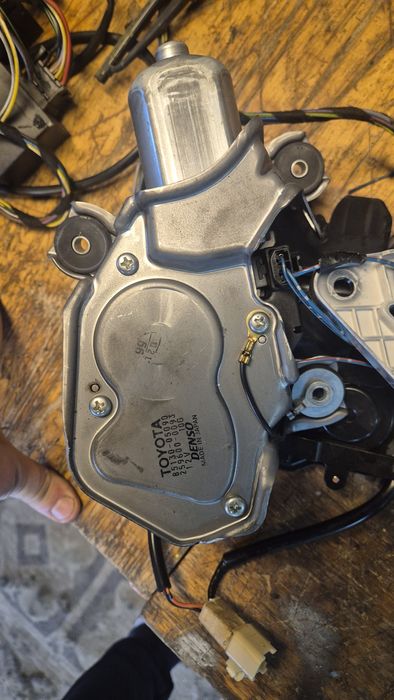 Трети Стоп,Брава Багажник,Механизъм задна чистачка на Тойота АвенсиТ25