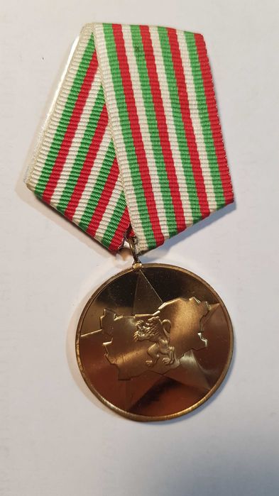 Продавам стари ордени и медали от соца