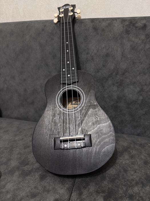 Укулеле почти новый