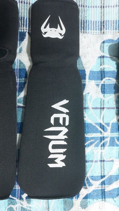 Продам набор перчатки и футы