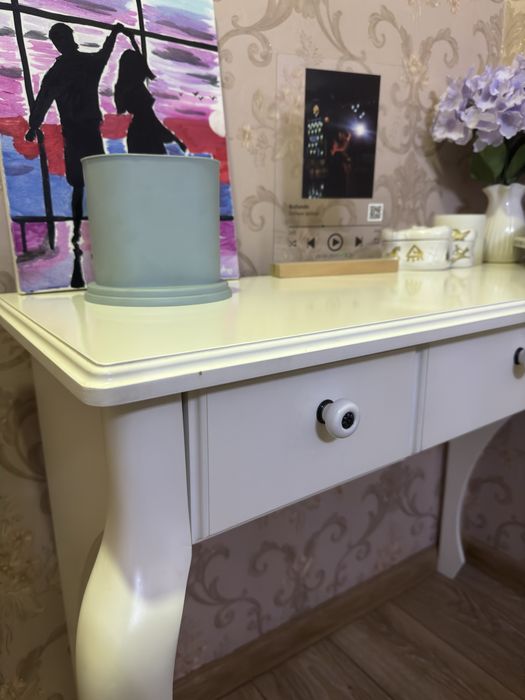 Туалетный столик/консоль