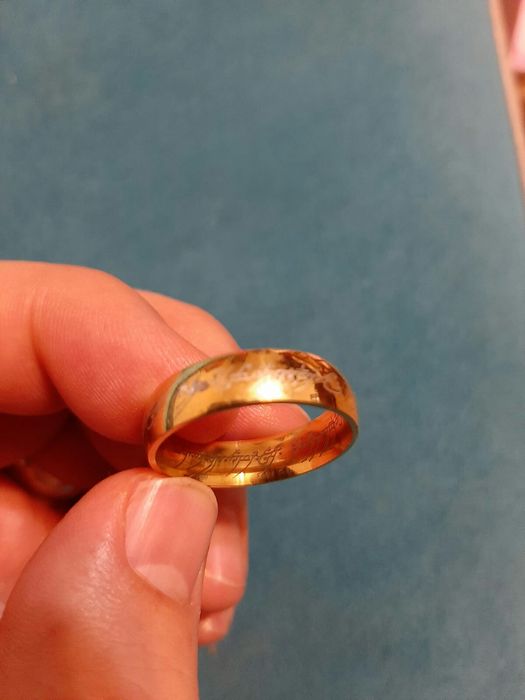 Vand inel model film "Stapanul inelului "