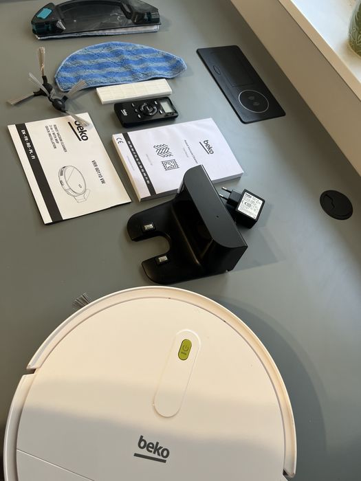 Aspirator robot BEKO VRR60110VW, 0.5l, autonomie max 110 min, Wi-Fi, functie mop